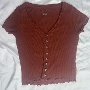 Brown short sleeved shirt.
